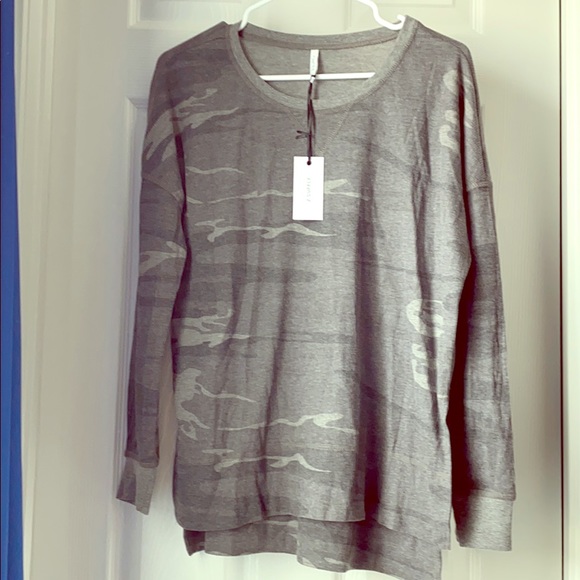 Z Supply Tops - Z Supply Emerson Camo Thermal NWT size Small.